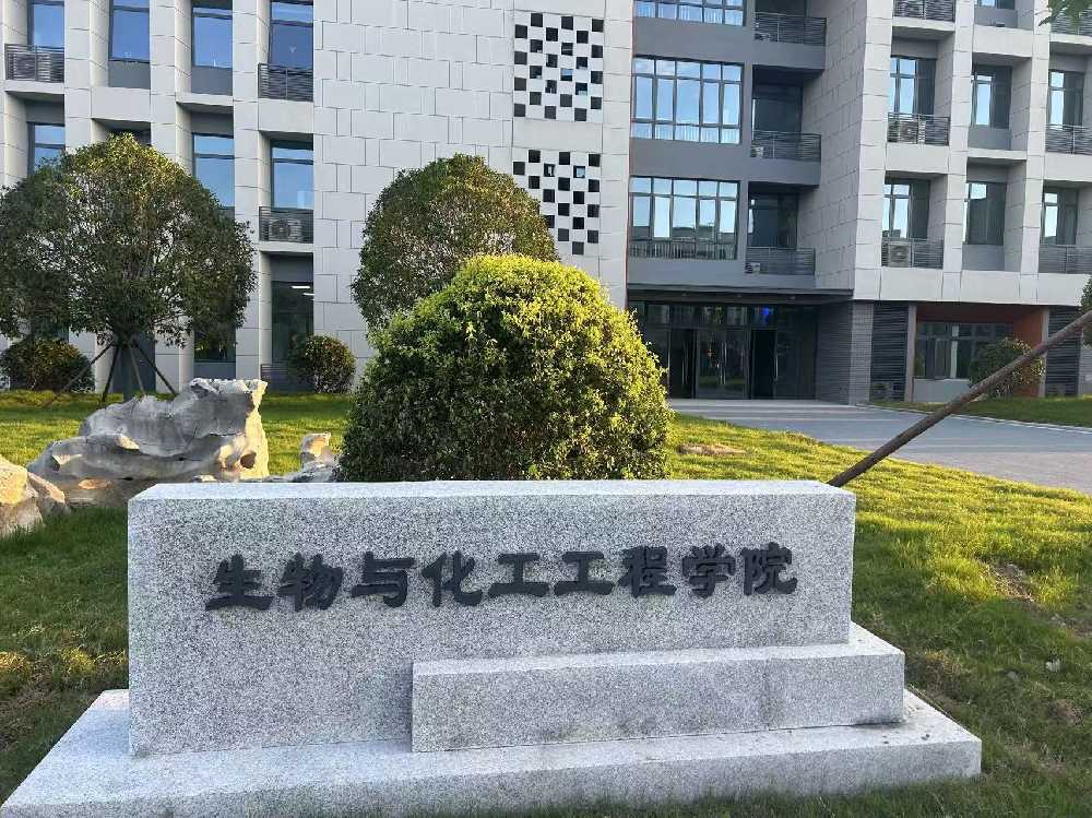 陆良县扬州职业大学体育场高杆灯项目